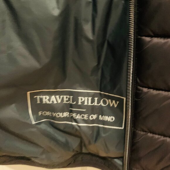 NEW without tags Black TUMI Pax Vest Pillow Down Size Large - Picture 6 of 7